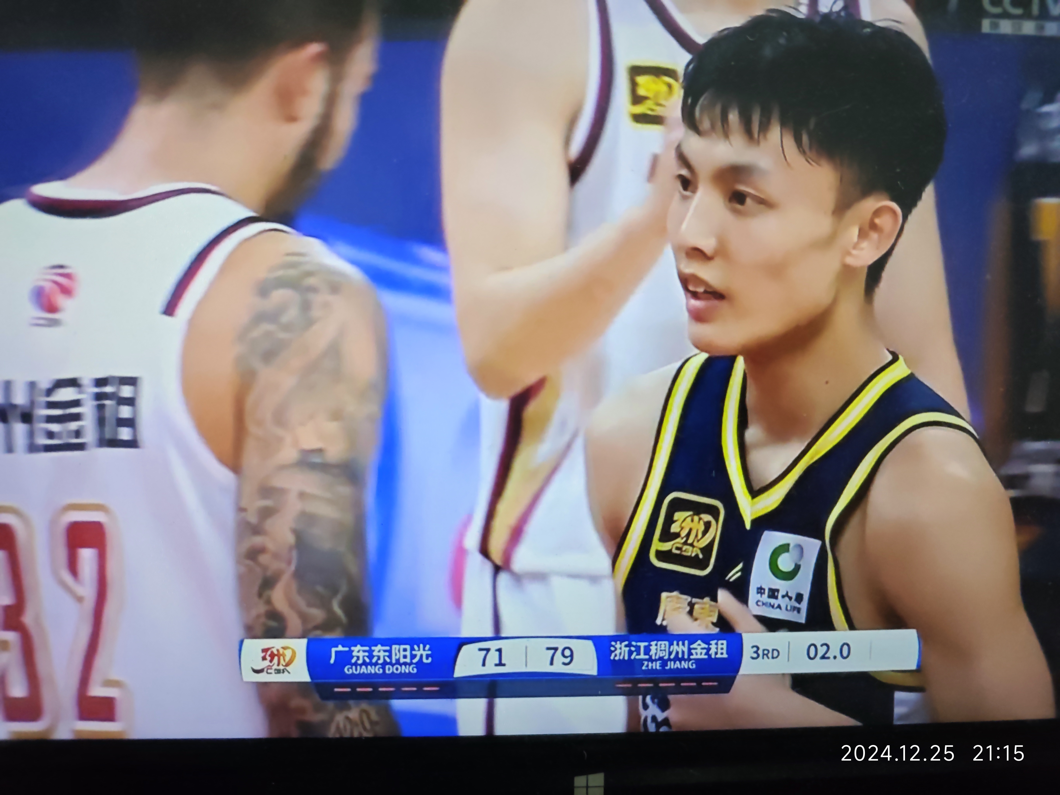 广州队主场战胜浙江男篮,结束连败 广州队主场战胜浙江男篮,结束连败