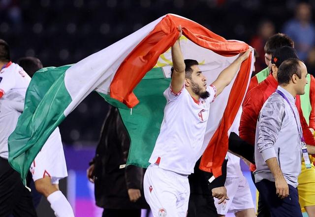 塔吉克斯坦球队实现逆袭，晋级八强赛