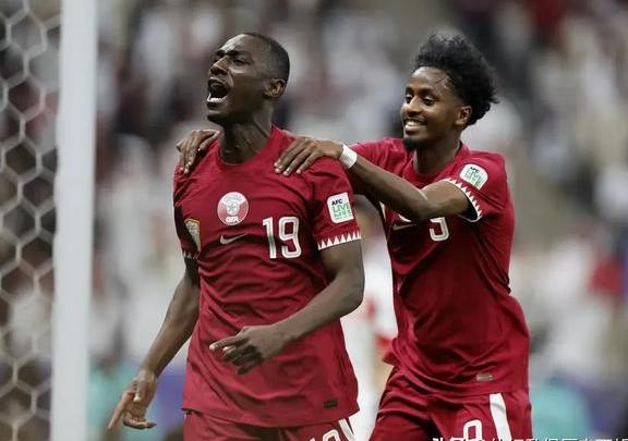 塔吉克斯坦球队实现逆袭，晋级八强赛