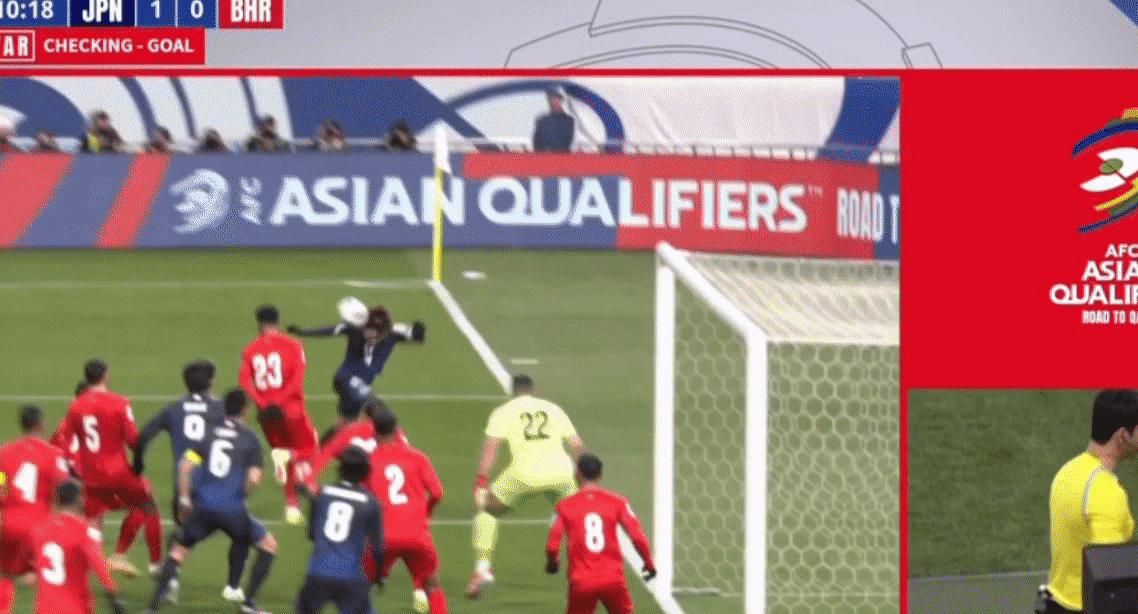 球员因犯规被罚下场，两队竞争激烈的简单介绍