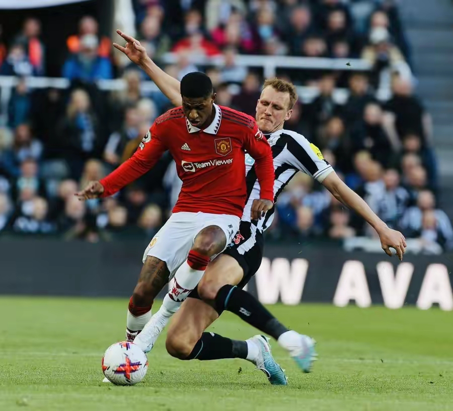 包含热那亚客场逼平对手，排名依旧下滑的词条