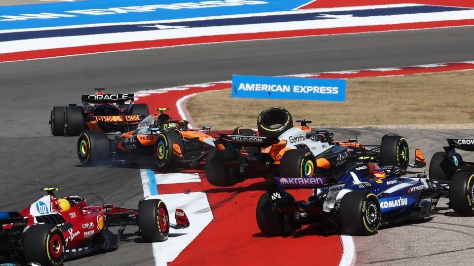 关于迈凯伦横扫索伯车队，皮亚斯特里统治全场的信息