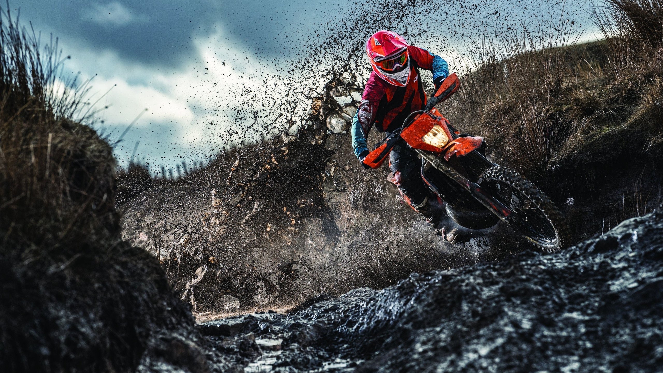 赛道风暴,拉塞尔火热状态引领梅赛德斯碾压雷诺车队