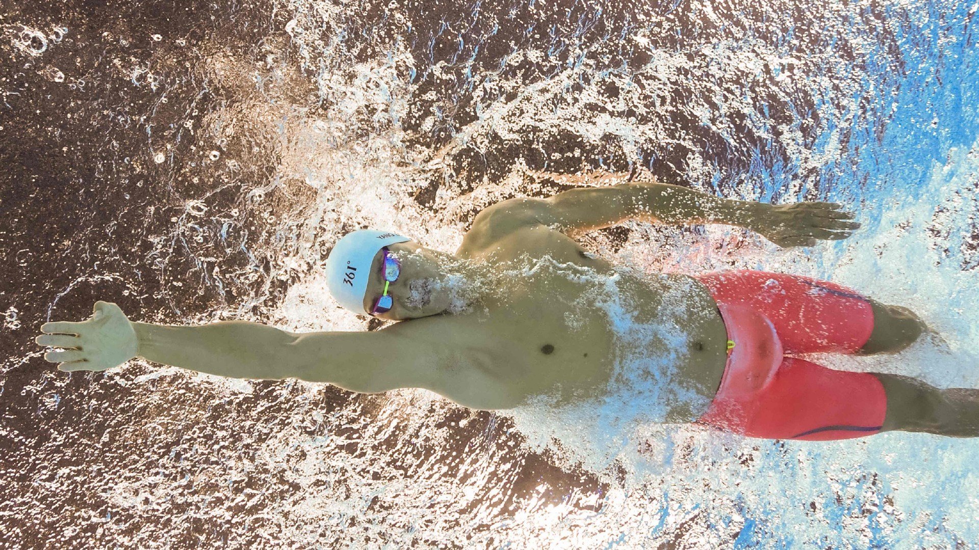 欧冠半决赛之夜，克莱舞台越大越强