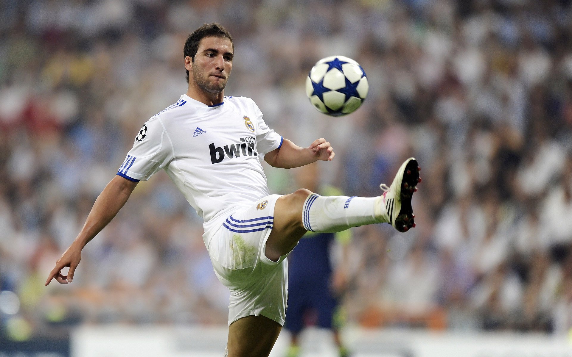 开云体育中国官网-当教科书照进现实，佩德里如何用一场非典型比赛，定义了现代中场的唯一性